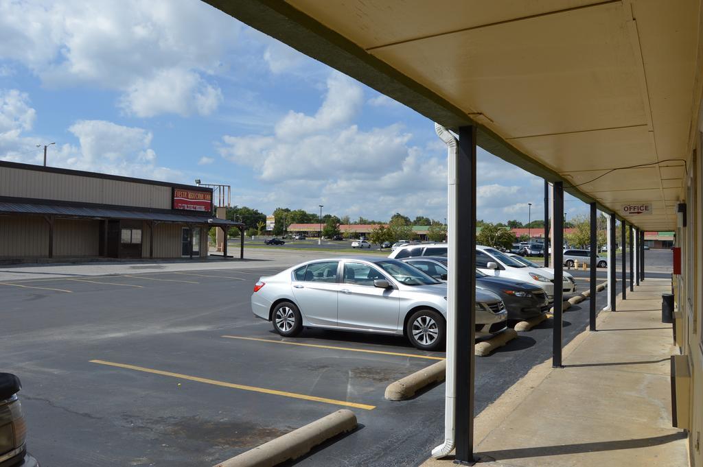 Delux Inn Tulsa Exteriér fotografie