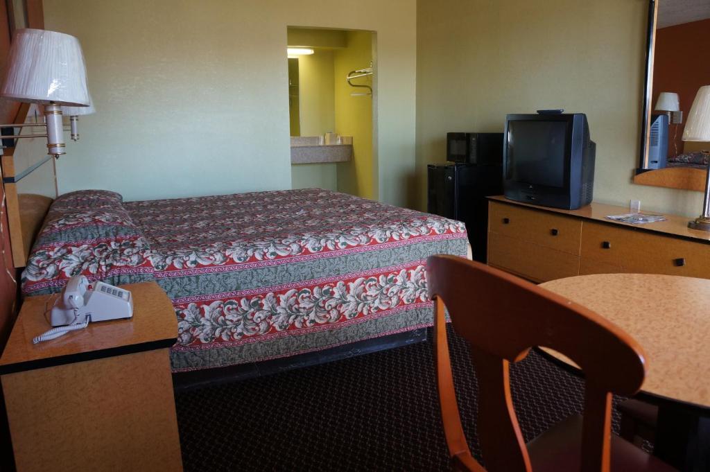 Delux Inn Tulsa Pokoj fotografie